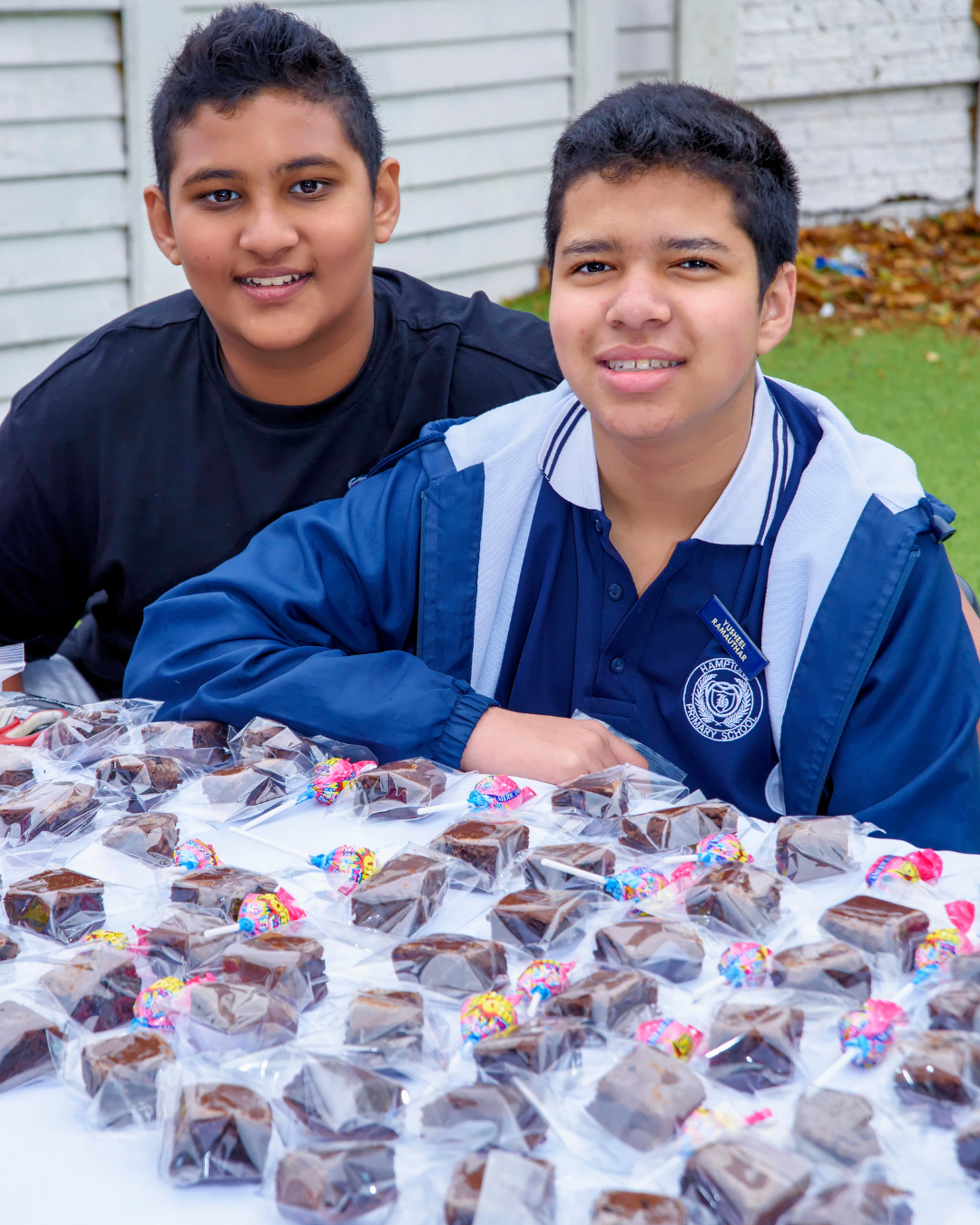 Hamptons pupils running a bake sale